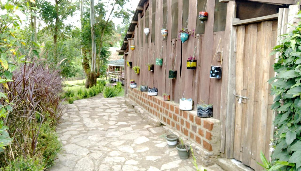 Kalitusi Nature Resort Fort Portal Екстер'єр фото